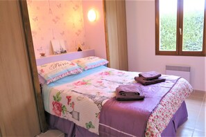 4 bedrooms, desk, iron/ironing board, travel cot