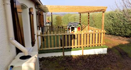 Villa moderne, rénovée en 2018, au milieu des vignes au pied des Pyrénées.
