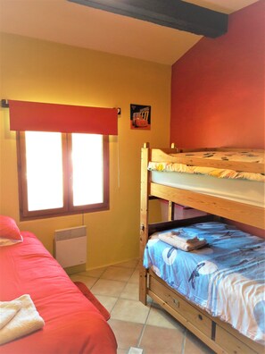 4 bedrooms, desk, iron/ironing board, travel cot