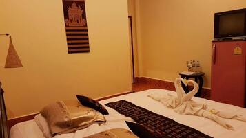 Habitación doble Deluxe | Escritorio, wifi gratis y ropa de cama