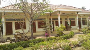 Mặt tiền nơi lưu trú