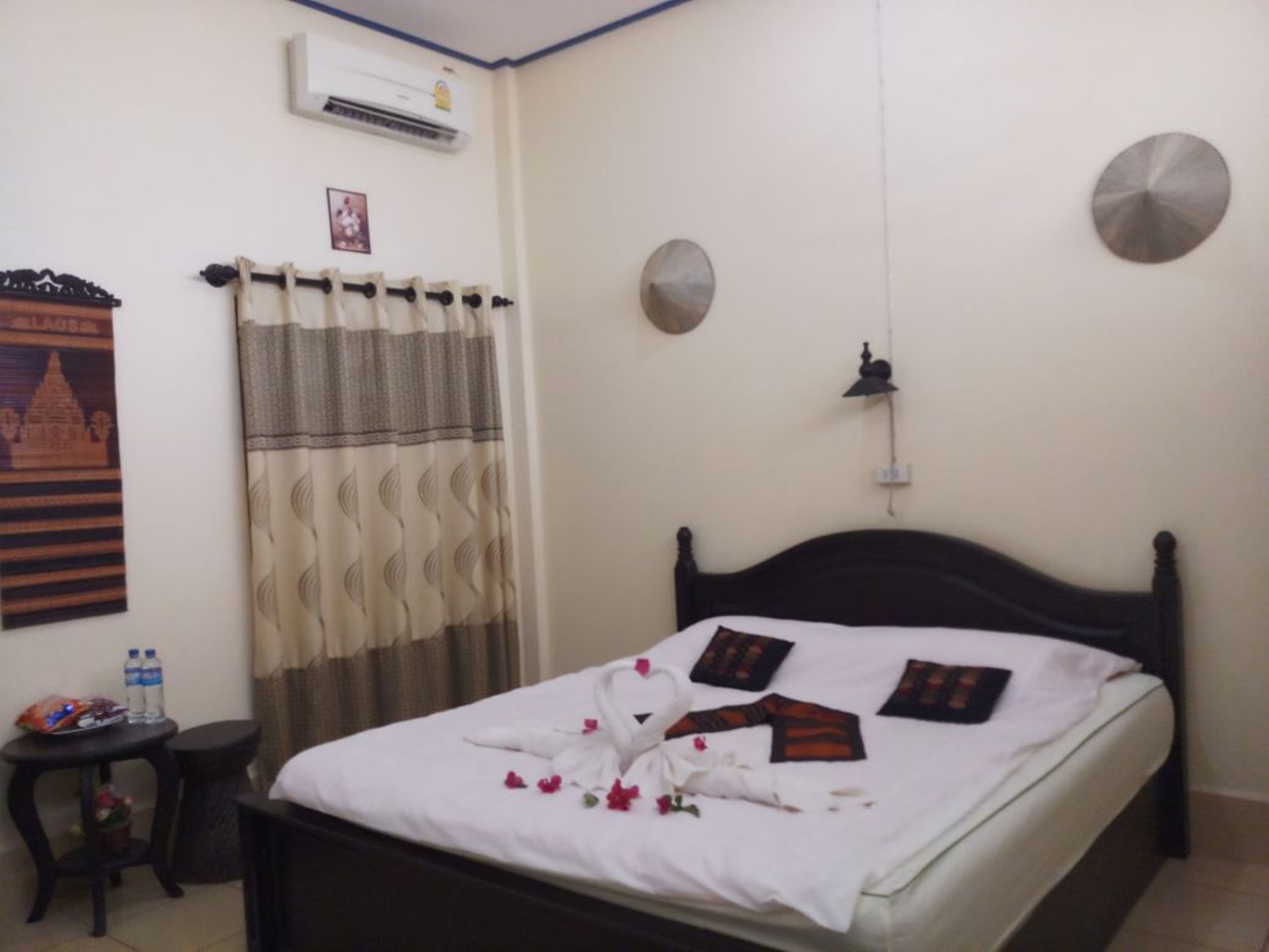 Bureau, Wi-Fi gratuit, draps fournis