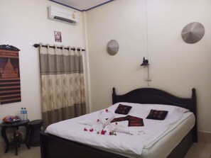 Desk, free WiFi, bed sheets