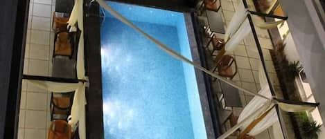 Piscine couverte, piscine extérieure