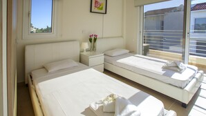 3 室のベッドルーム、セーフティボックス (室内)、アイロン / アイロン台、WiFi (無料)