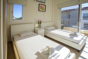 3 室のベッドルーム、セーフティボックス (室内)、アイロン / アイロン台、WiFi (無料)