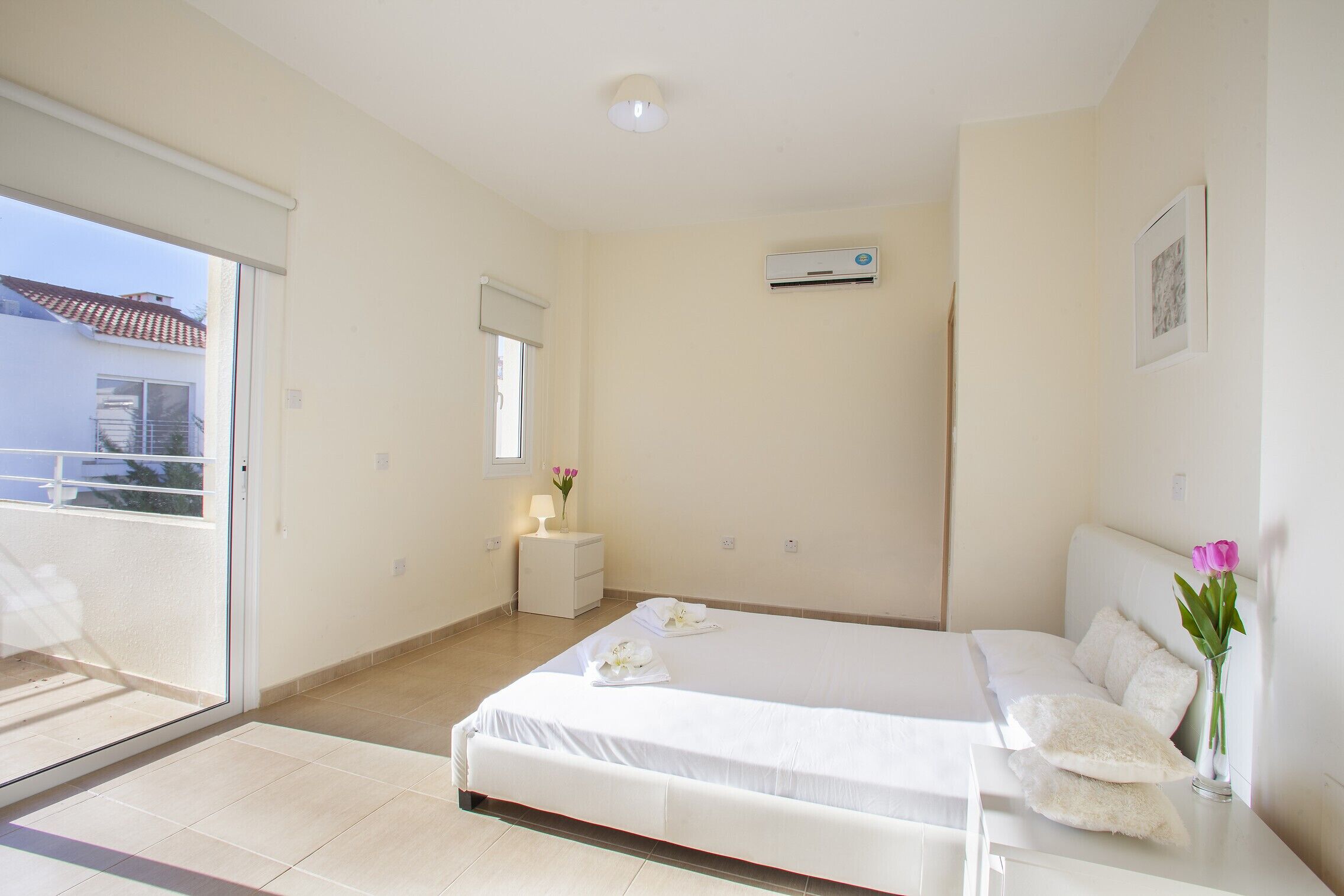 3 bedrooms, in-room safe, iron/ironing board, free WiFi