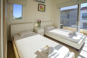 3 slaapkamers, een strijkplank/strijkijzer, gratis wifi, beddengoed