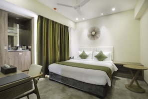 Premium Apartment | Premium bedding, memory foam beds, in-room safe, desk - Floressa Randa (Chennai)
