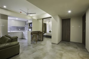 Premium Apartment | Premium bedding, memory foam beds, in-room safe, desk - Floressa Randa (Chennai)