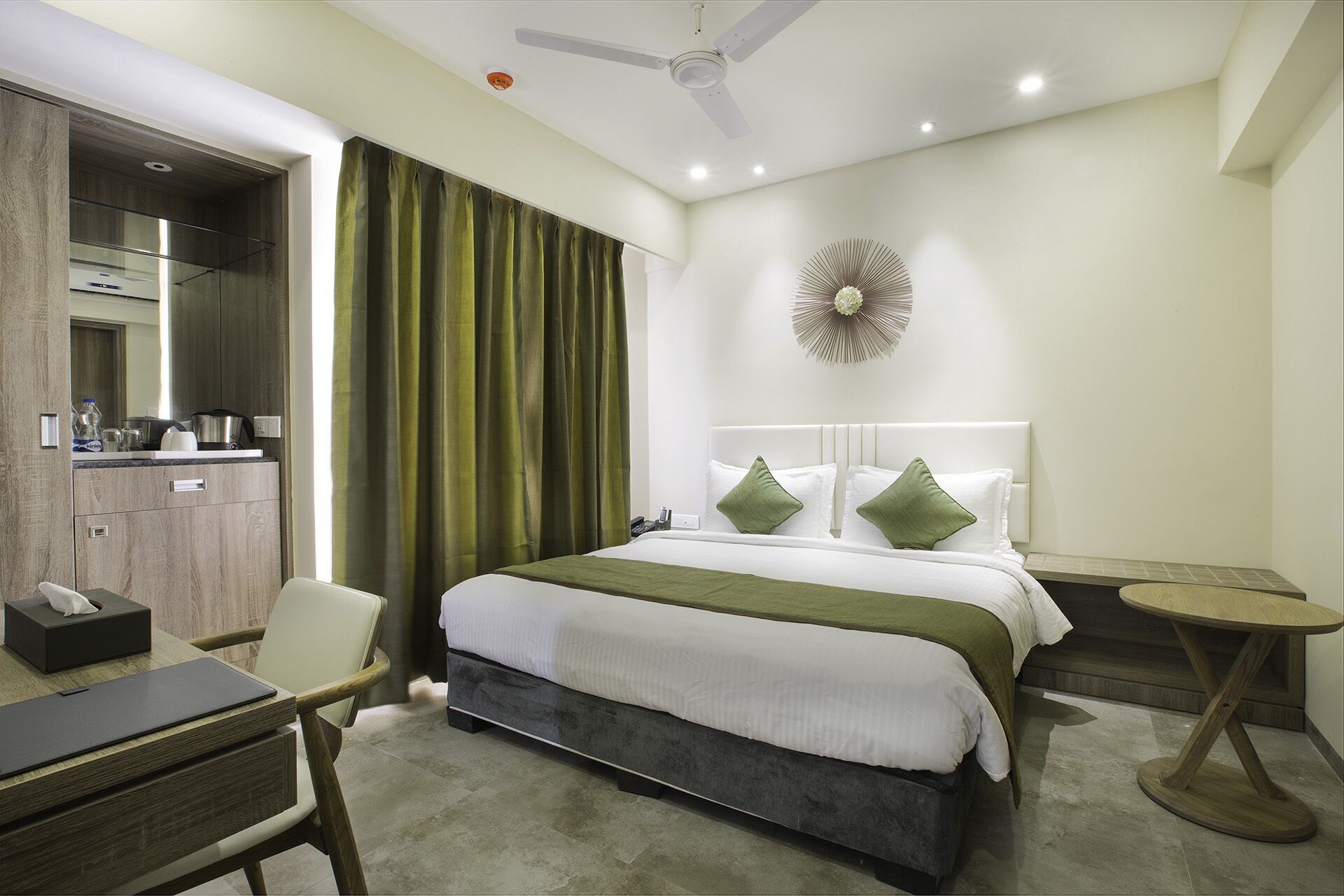 Literie de qualité, lit avec matelas en mousse à mémoire, coffre-fort