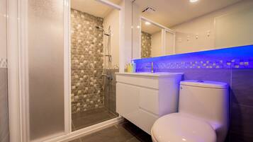 Comfort Triple Room, Multiple Beds, Accessible | Blackout drapes, free WiFi