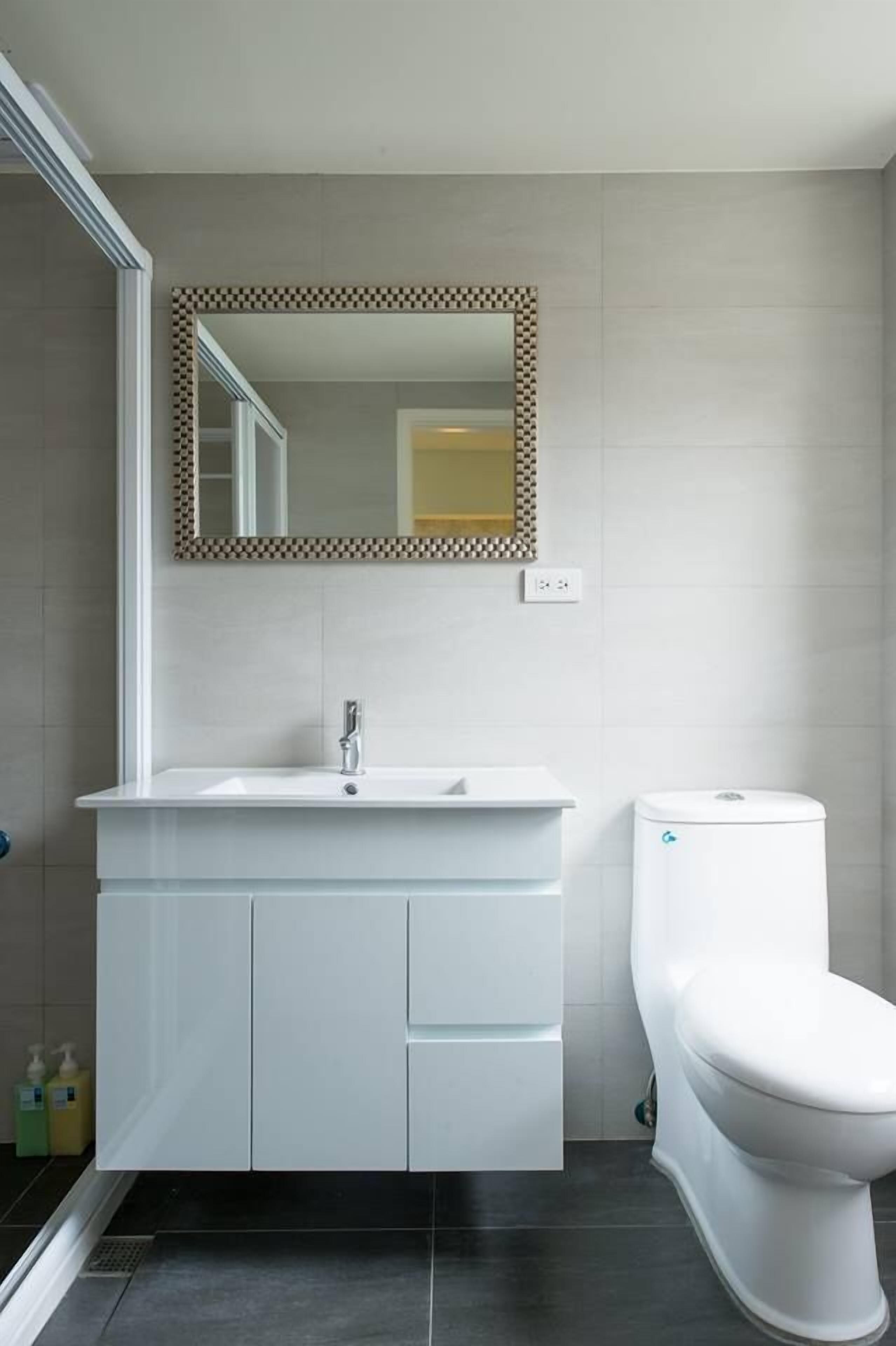 Shower, free toiletries, hair dryer, slippers