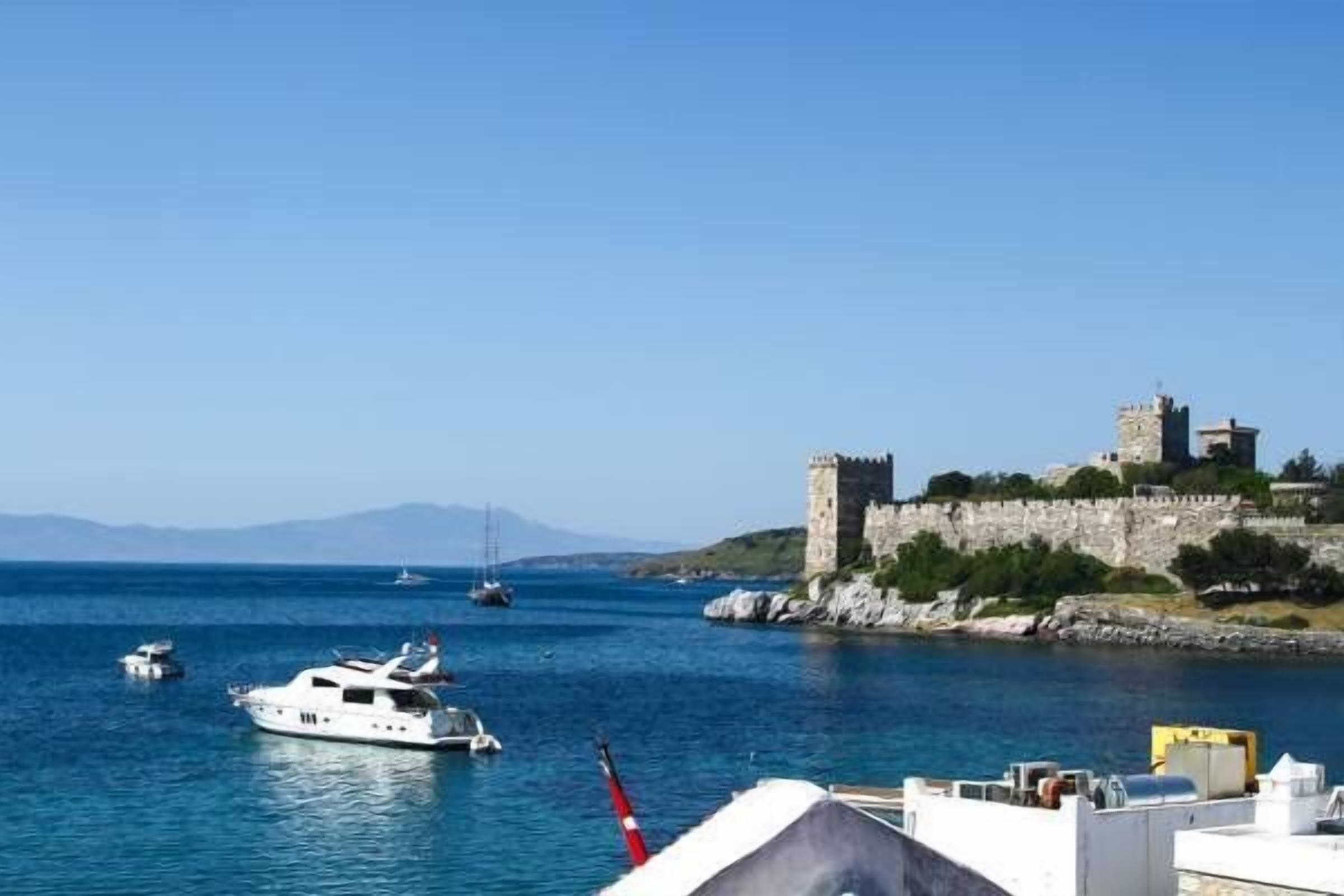 Photo - White and Blue Bodrum