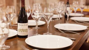 Petit déjeuner et déjeuner servis sur place, spécialités Cuisine turque