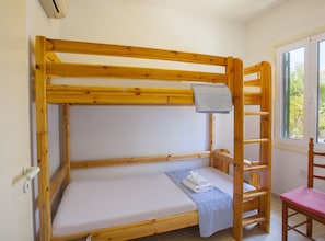 4 chambres, fer et planche à repasser, Wi-Fi gratuit, draps fournis