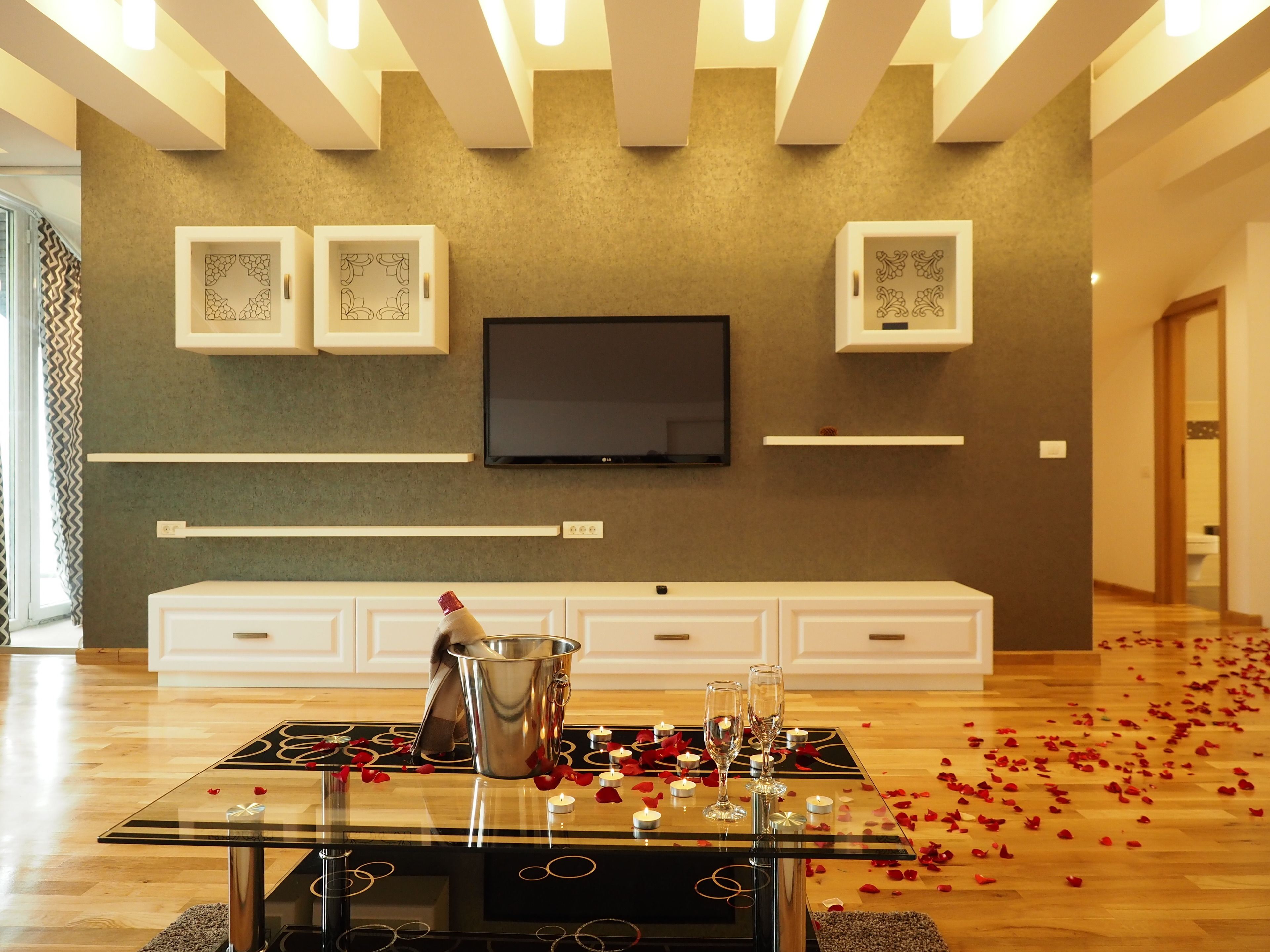 Deluxe Penthouse, 1 Bedroom, City View | Living room | Flat-screen TV