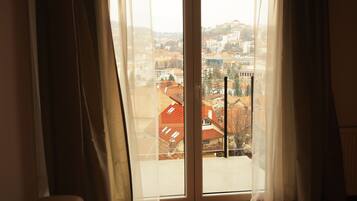 Apartemen Kota, 1 kamar tidur | Ruang keluarga | TV layar datar