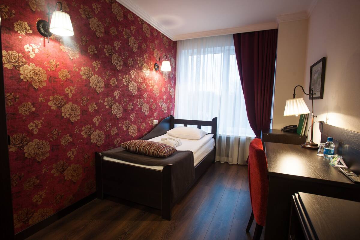 Premium bedding, in-room safe, desk, iron/ironing board