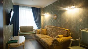 Junior-Suite | Wohnbereich | Flachbildfernseher