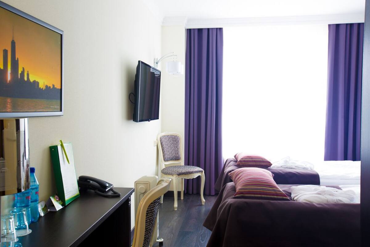 Premium bedding, in-room safe, desk, iron/ironing board