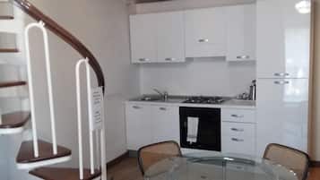 Stovetop, cookware/dishes/utensils