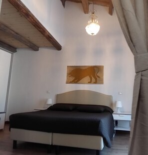 Free cots/infant beds, free WiFi, bed sheets - Toscanini Rooms (Ravenna)
