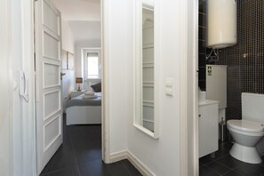 Shower - Central Lisbon Apartment near Príncipe Real & Avenida da Liberdade - TTL308 (Lisboa ciudad)