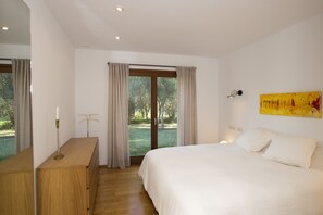 4 bedrooms, in-room safe, iron/ironing board, travel crib