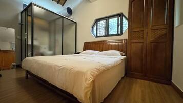 Desk, blackout curtains, free WiFi