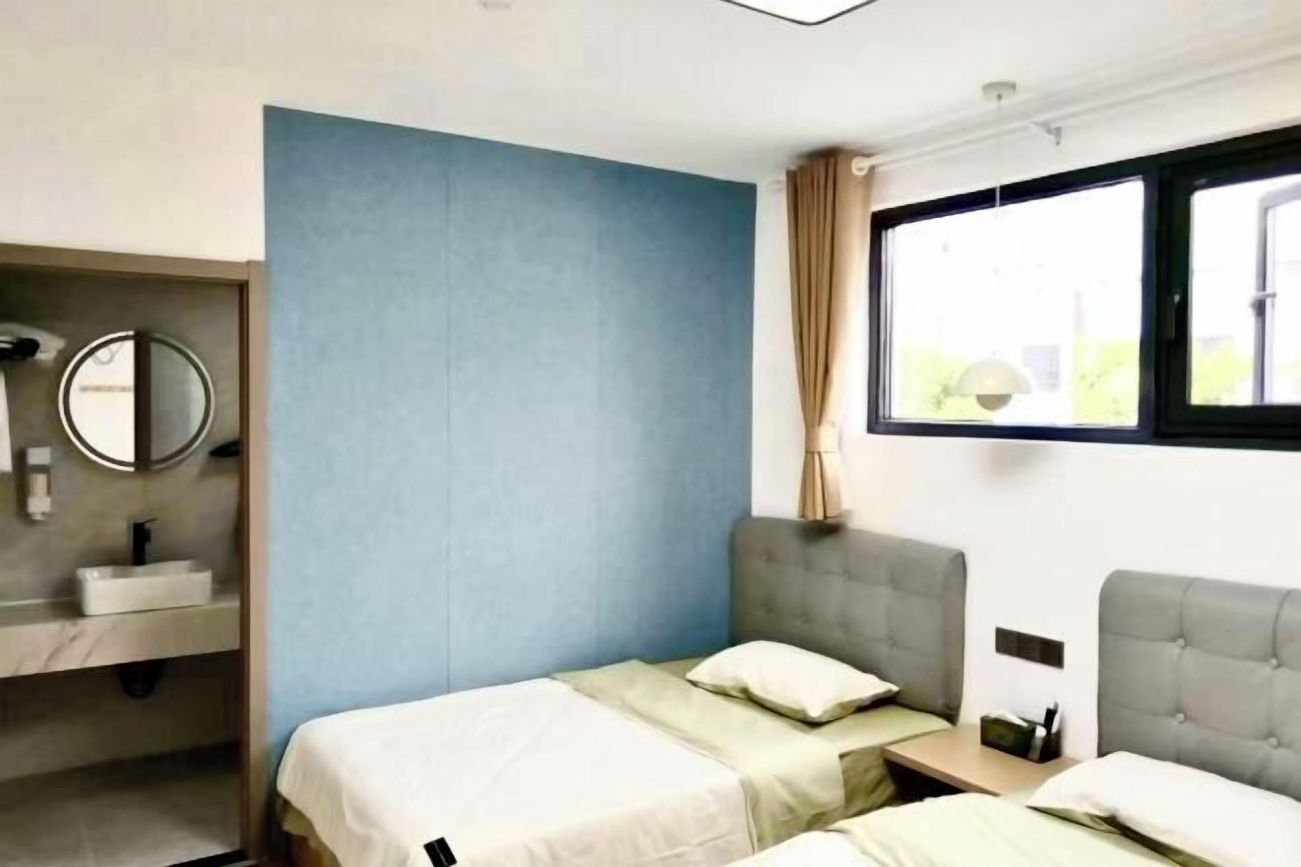 Desk, blackout curtains, free WiFi