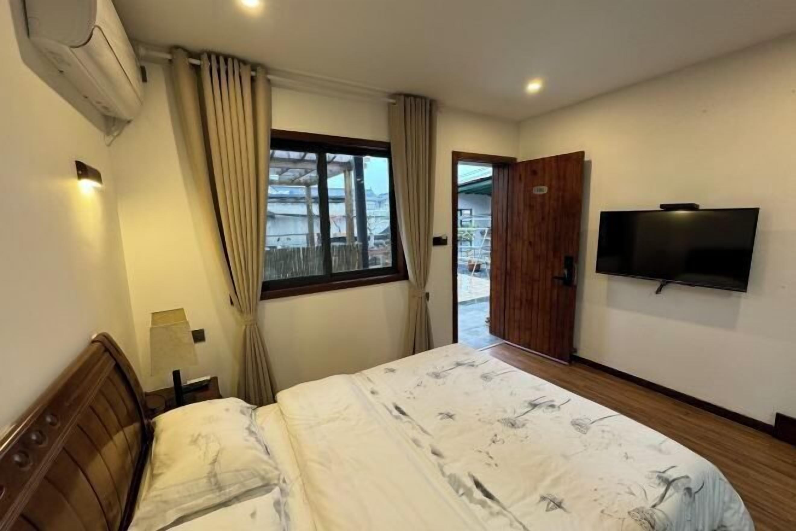 Escritorio, cortinas blackout y wifi gratis 