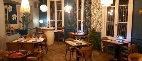 Dagelijks ontbijtbuffet (EUR 8.00 per persoon)