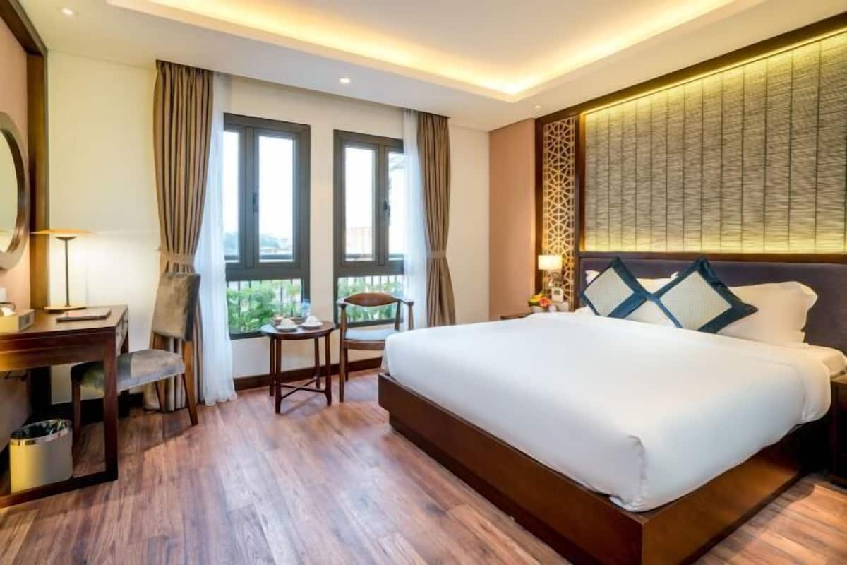 1 bedroom, memory-foam beds, minibar, in-room safe