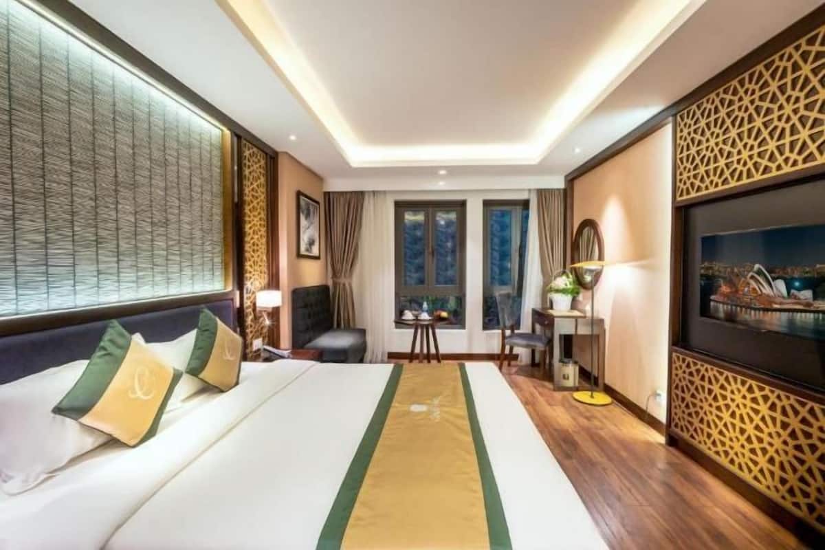 1 bedroom, memory-foam beds, minibar, in-room safe