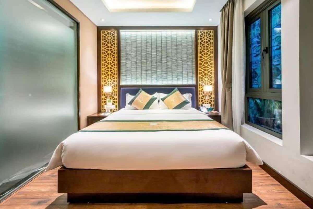 1 bedroom, memory-foam beds, minibar, in-room safe