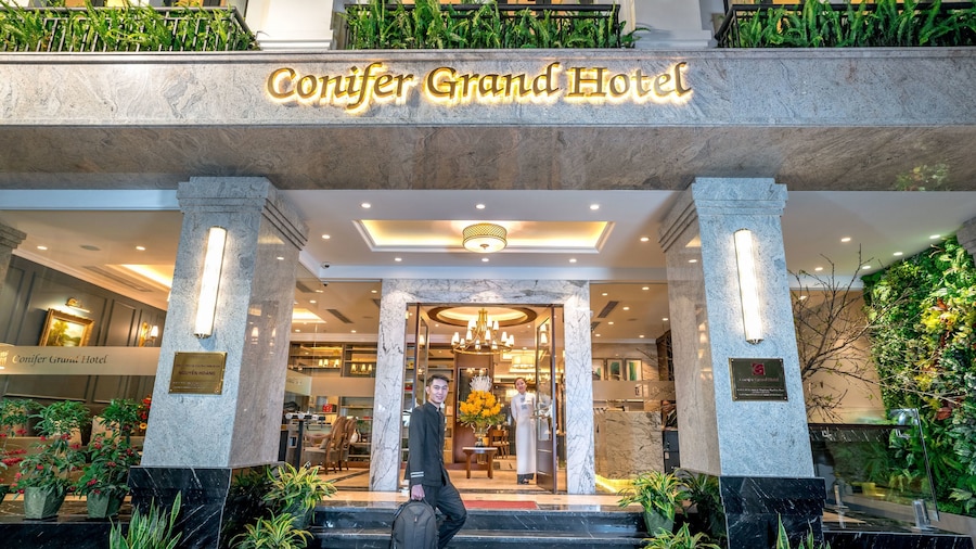 Conifer Grand Hotel