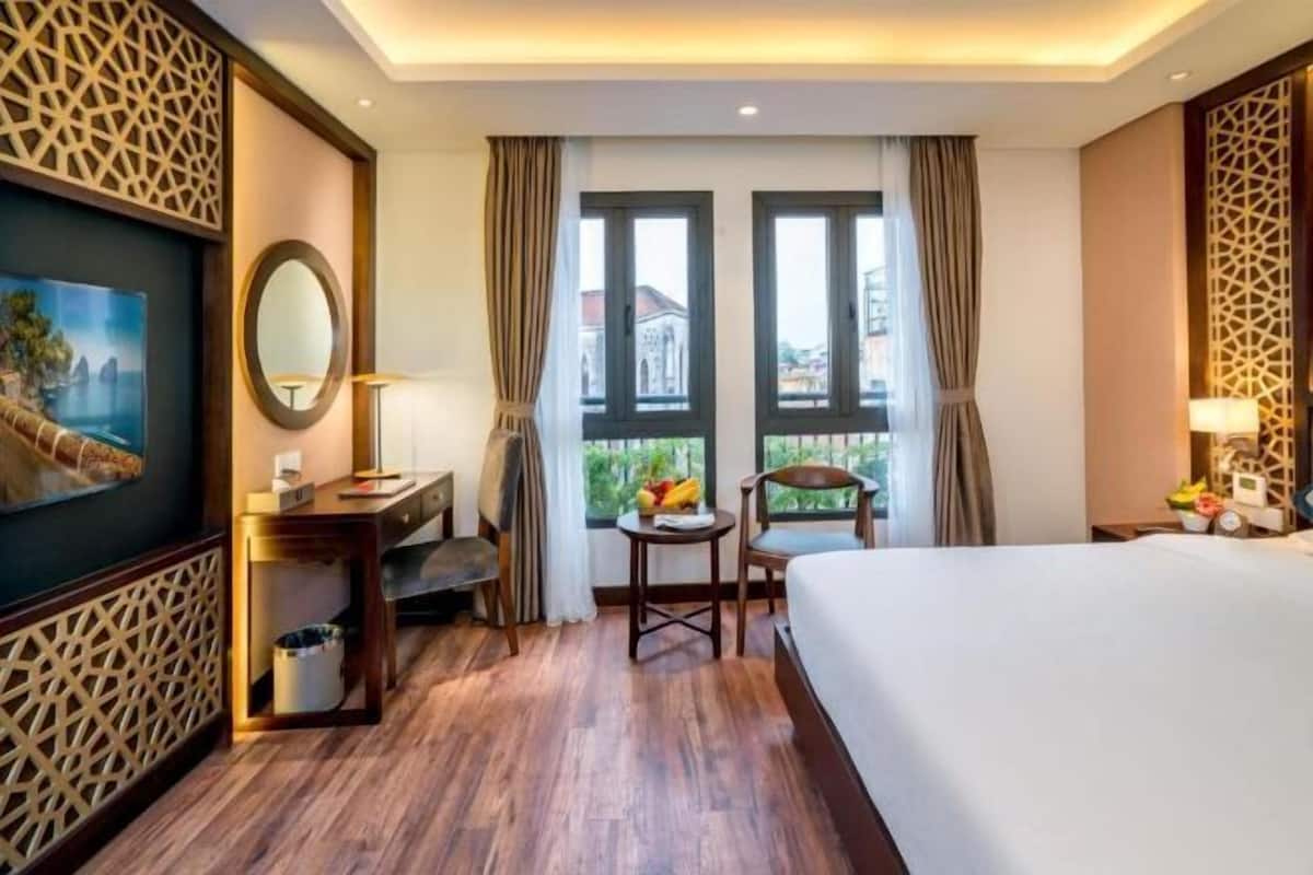 1 bedroom, memory-foam beds, minibar, in-room safe