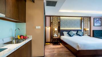 Fridge, coffee/tea maker, electric kettle