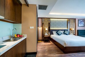 Fridge, coffee/tea maker, electric kettle