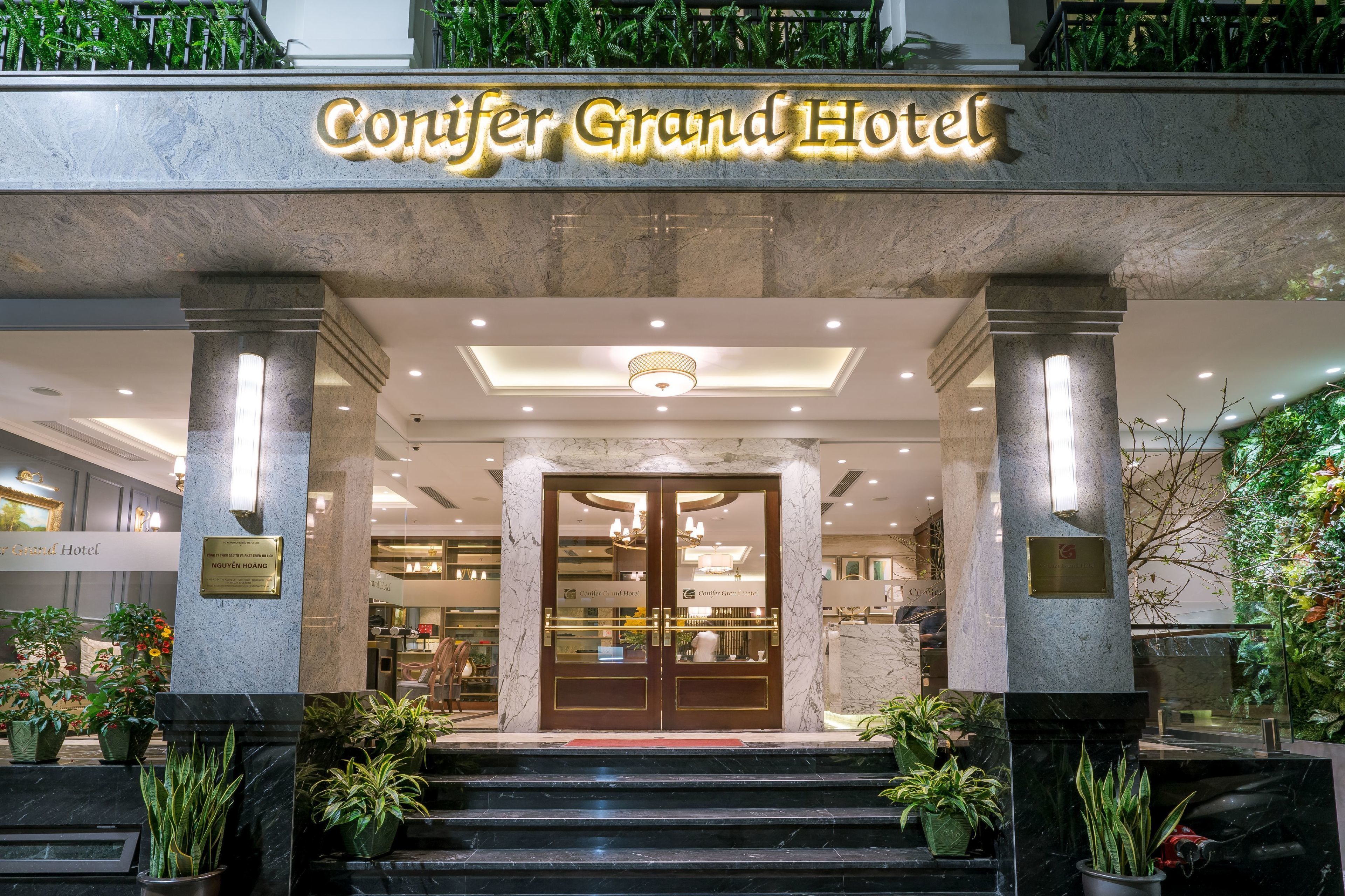 Photo - Conifer Grand Hotel
