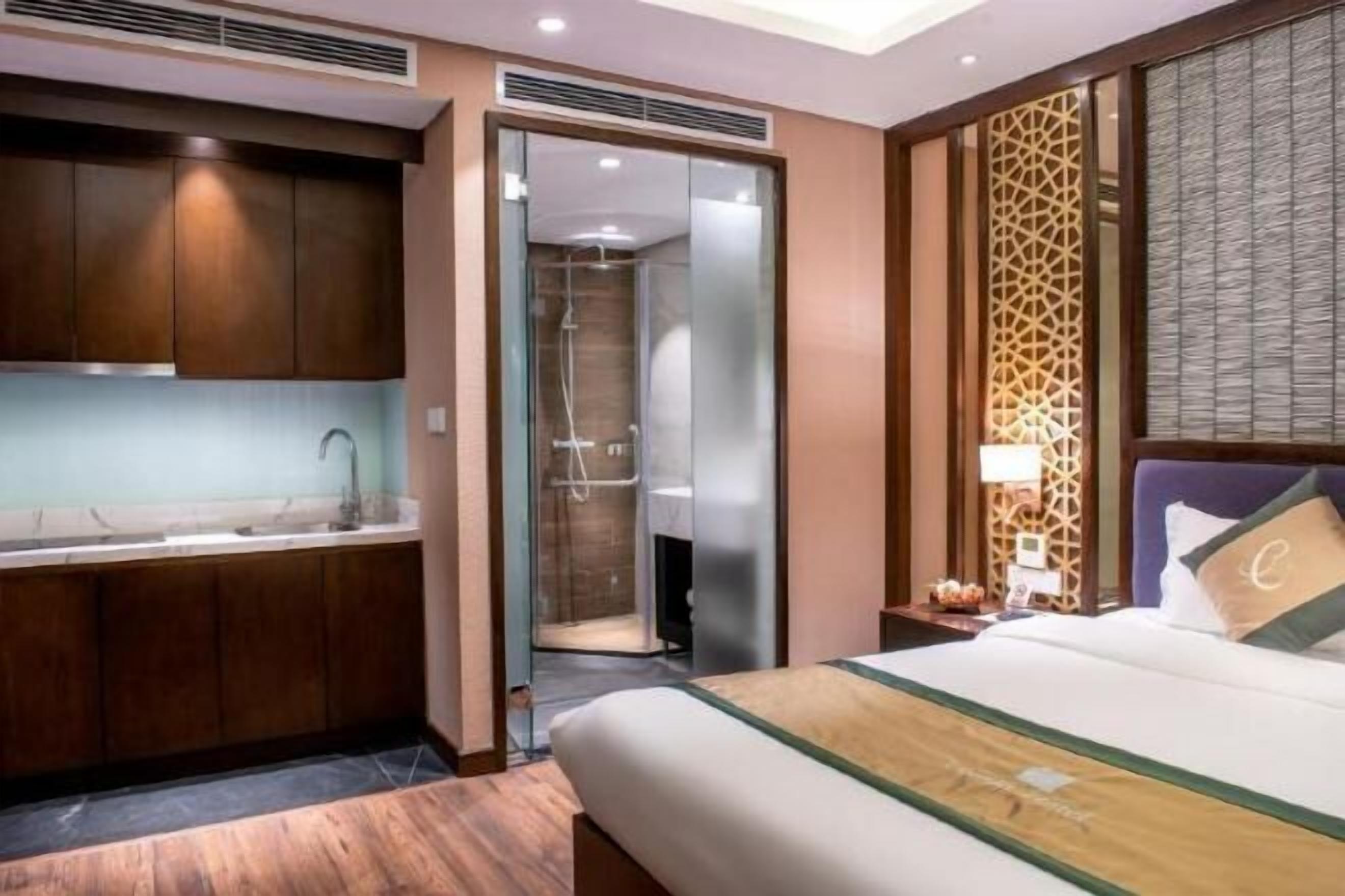 Busa memori, bar mini, peti besi dalam bilik, meja 