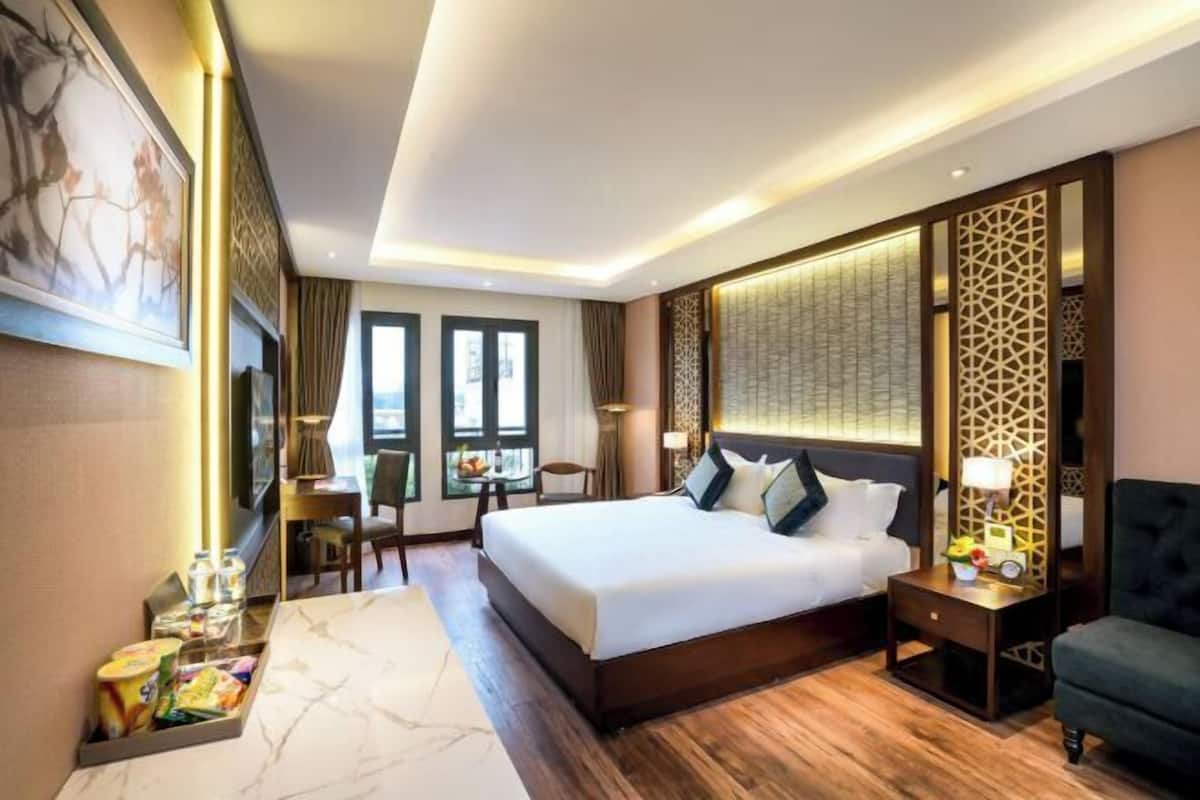 1 bedroom, memory-foam beds, minibar, in-room safe