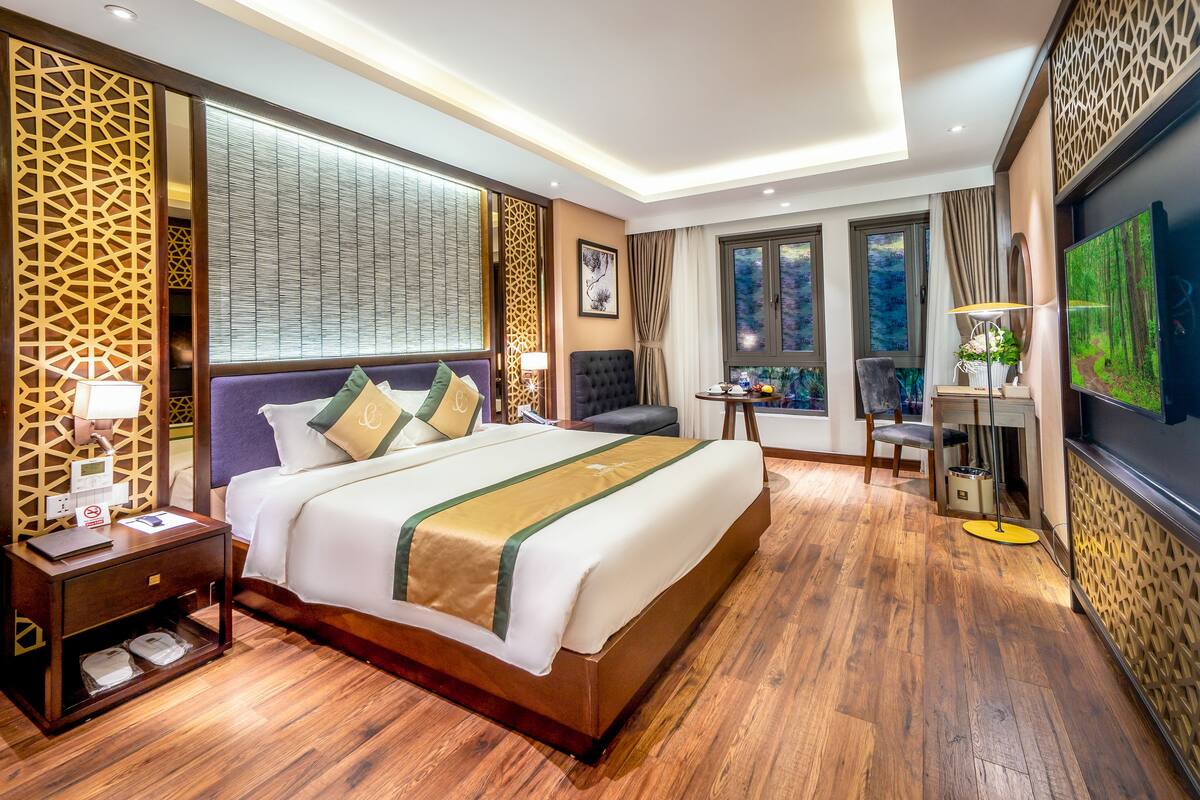 Memory foam beds, minibar, in-room safe, desk
