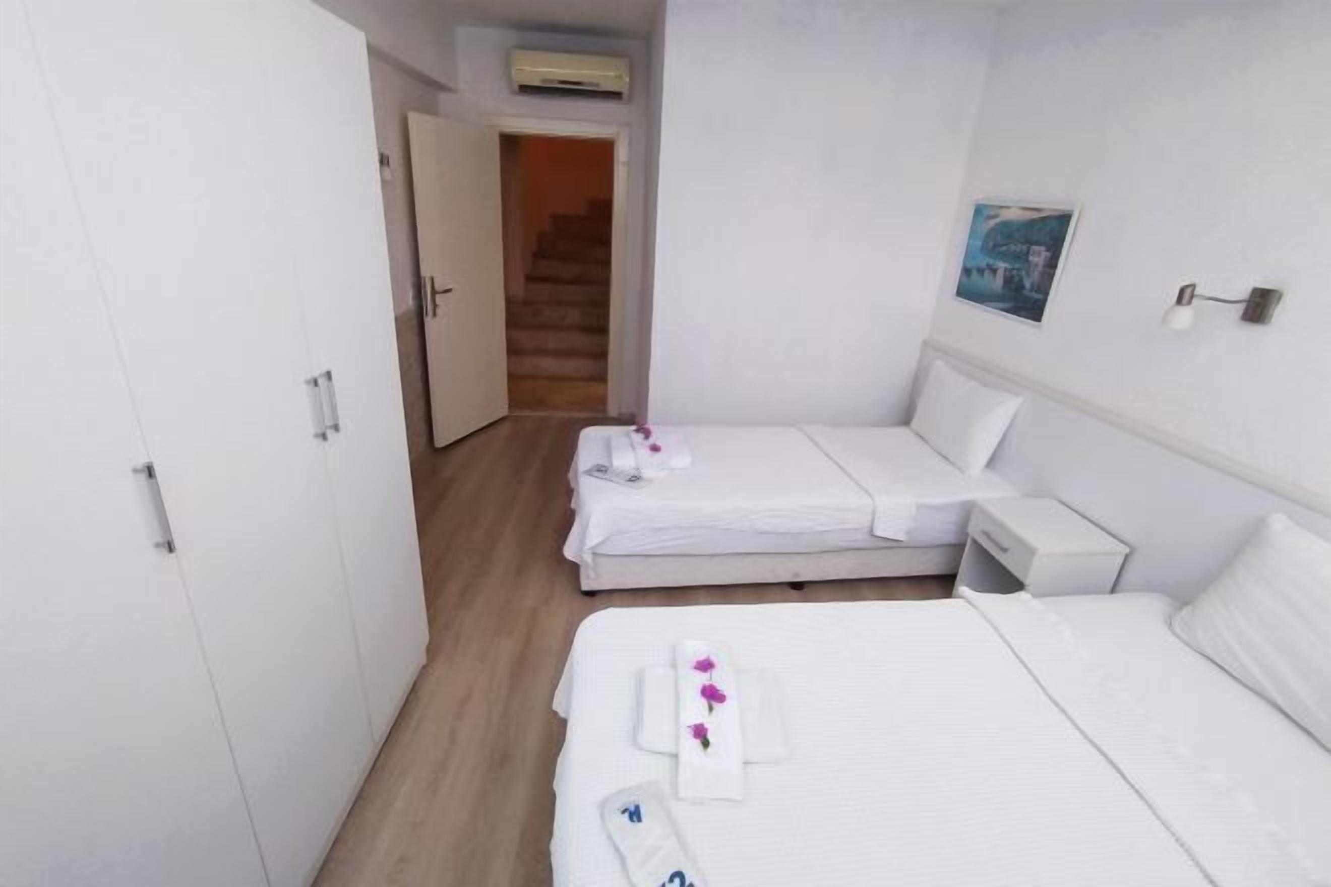 Minibar, bureau, chambres insonorisées, lits bébé (en supplément)