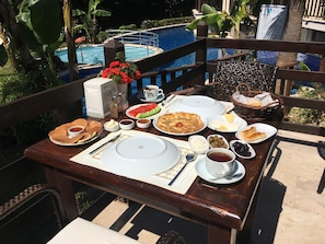 朝食無料