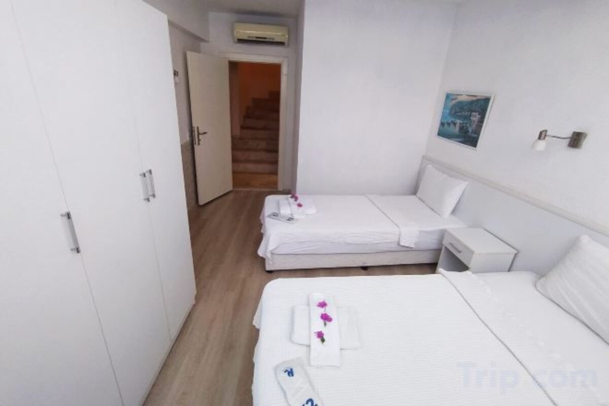 Minibar, desk, soundproofing, cots/infant beds
