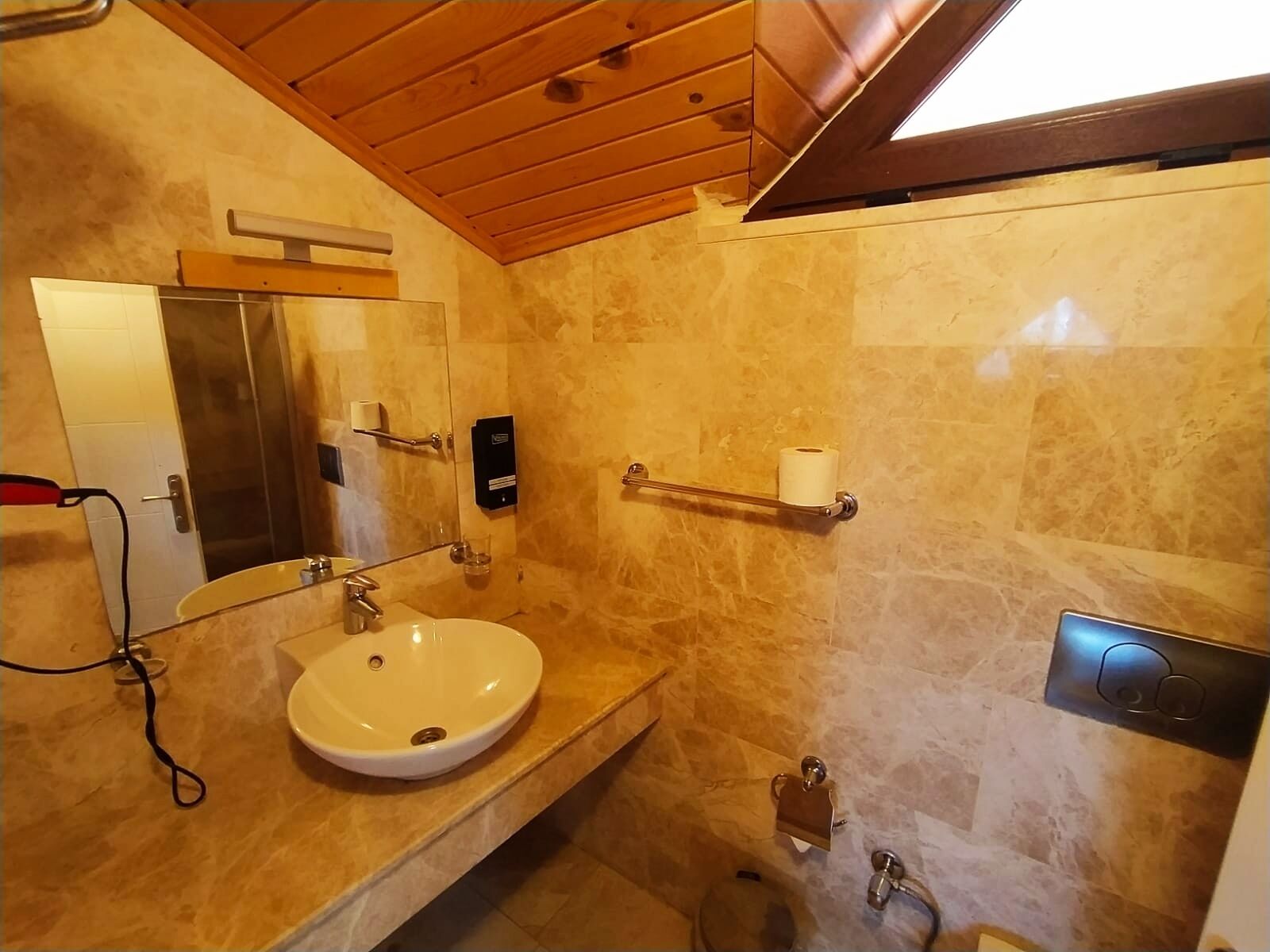 deluxe loft, 1 bedroom, fireplace, sea view | bathroom | shower, free toiletries, hair dryer, slippers