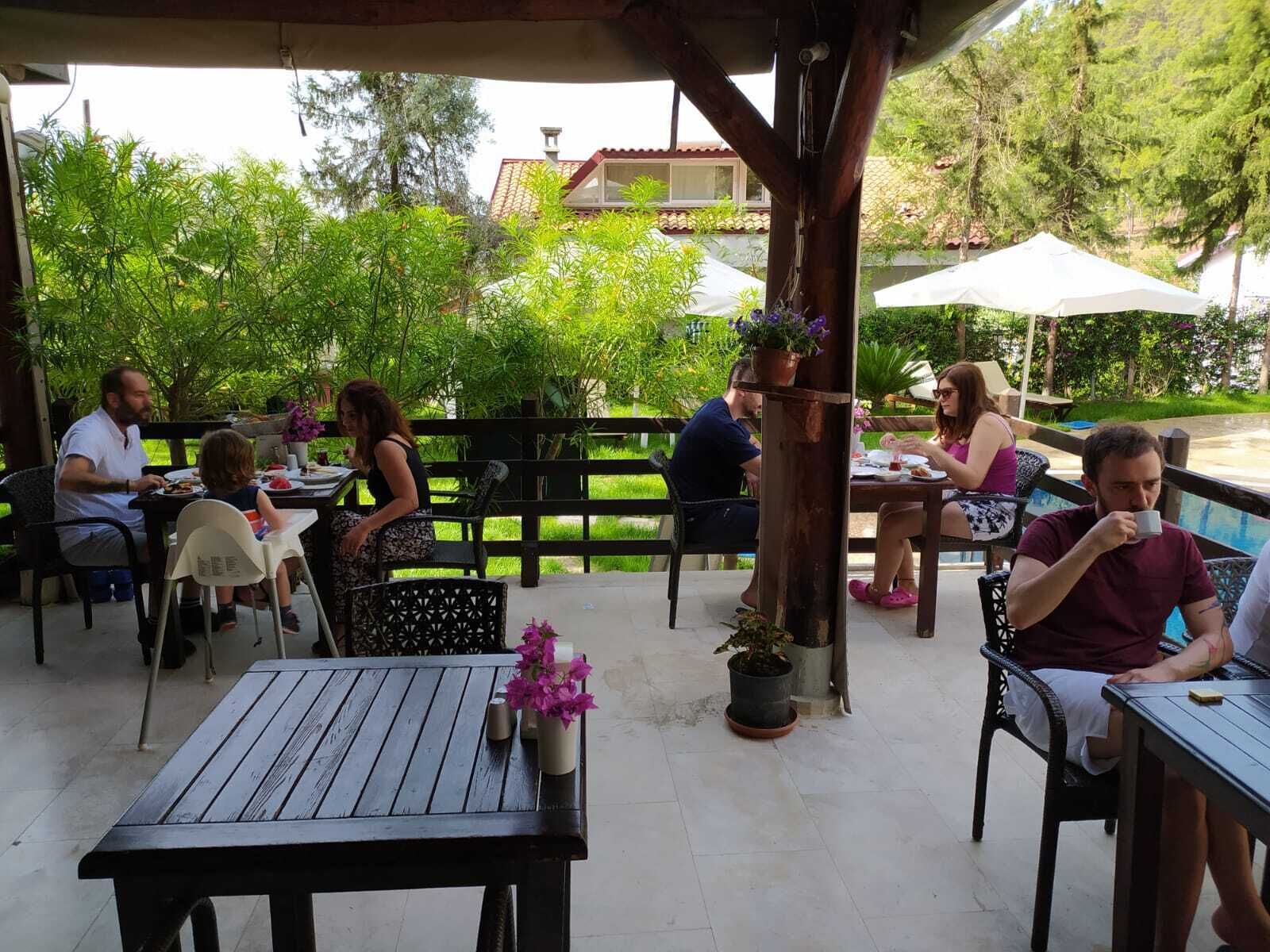 free daily cooked-to-order breakfast