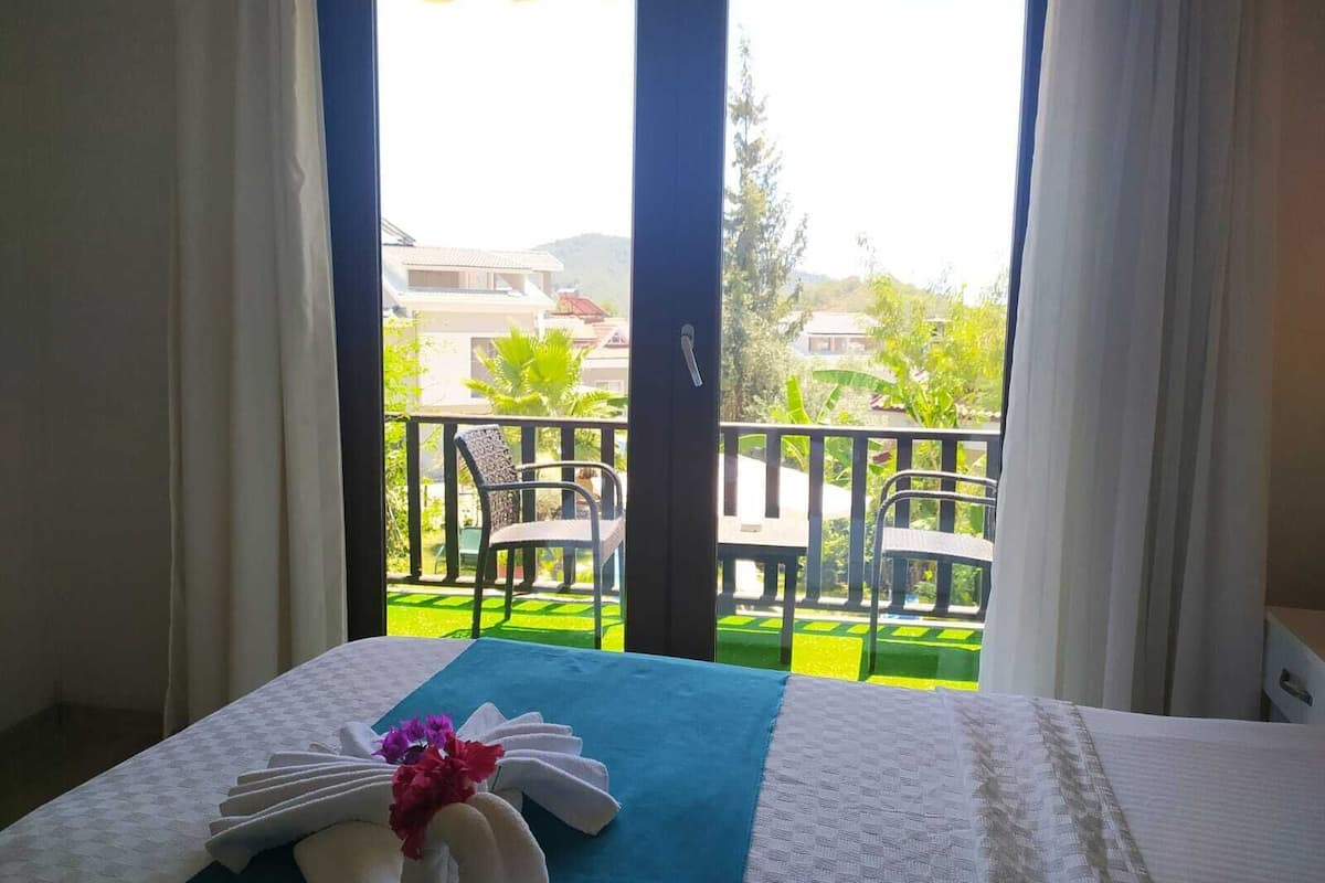 standard double room, 1 double or 2 single beds, lanai | 1 bedroom, minibar, desk, soundproofing